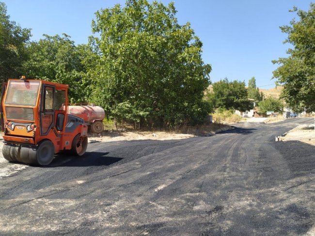 FİNİŞERLE SICAK ASFALT YAPTIRILACAKTIR